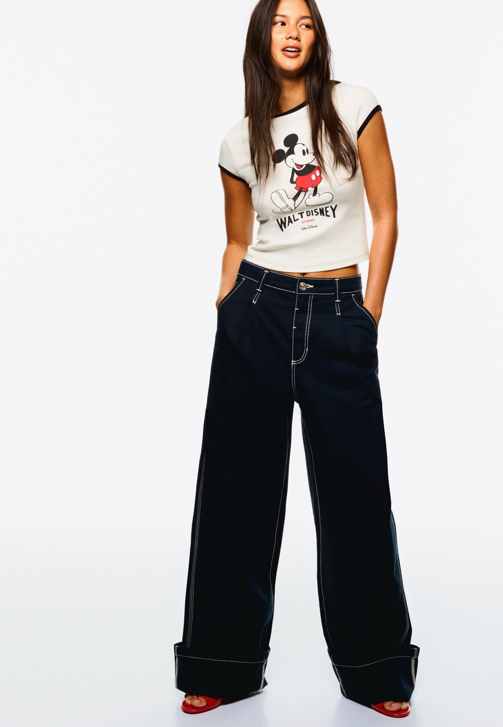 

Джинсы свободного кроя WITH TURN-UP HEMS Bershka, цвет Royal Blue