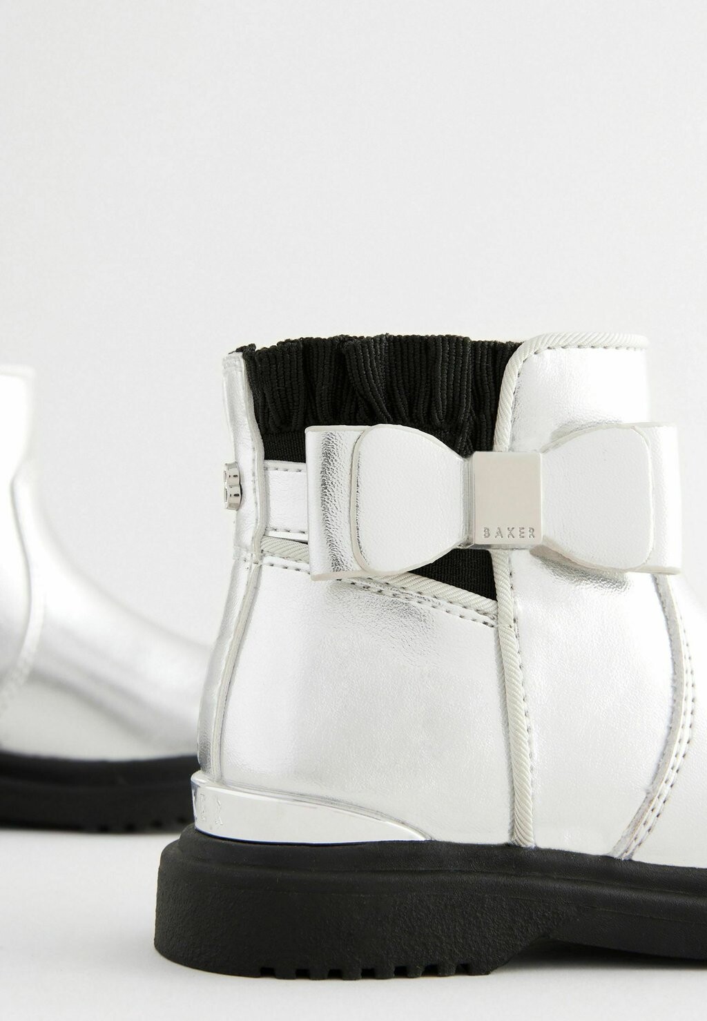 

Ботинки WITH BOW REGULAR FIT Baker by Ted Baker, серебристый