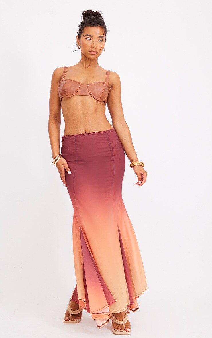 

PrettyLittleThing Коричневая длинная юбка из шифона с носовым платком и принтом омбре