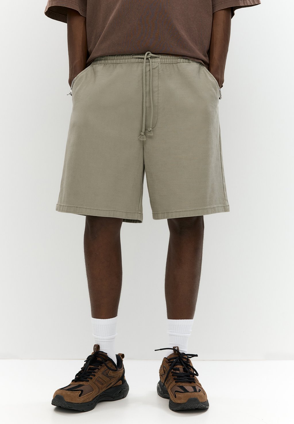

Шорты WITH DRAWSTRINGS - BERMUDA - Tracksuit bottoms PULL&BEAR, хаки