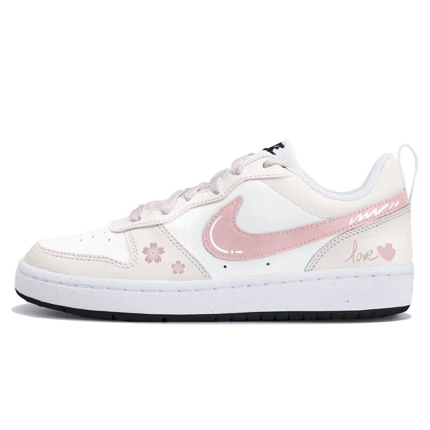 

Court Borough Cherry Blossom Heartfelt низкие детские скейтбординг кроссовки для подростков Nike, бежевый/розовый