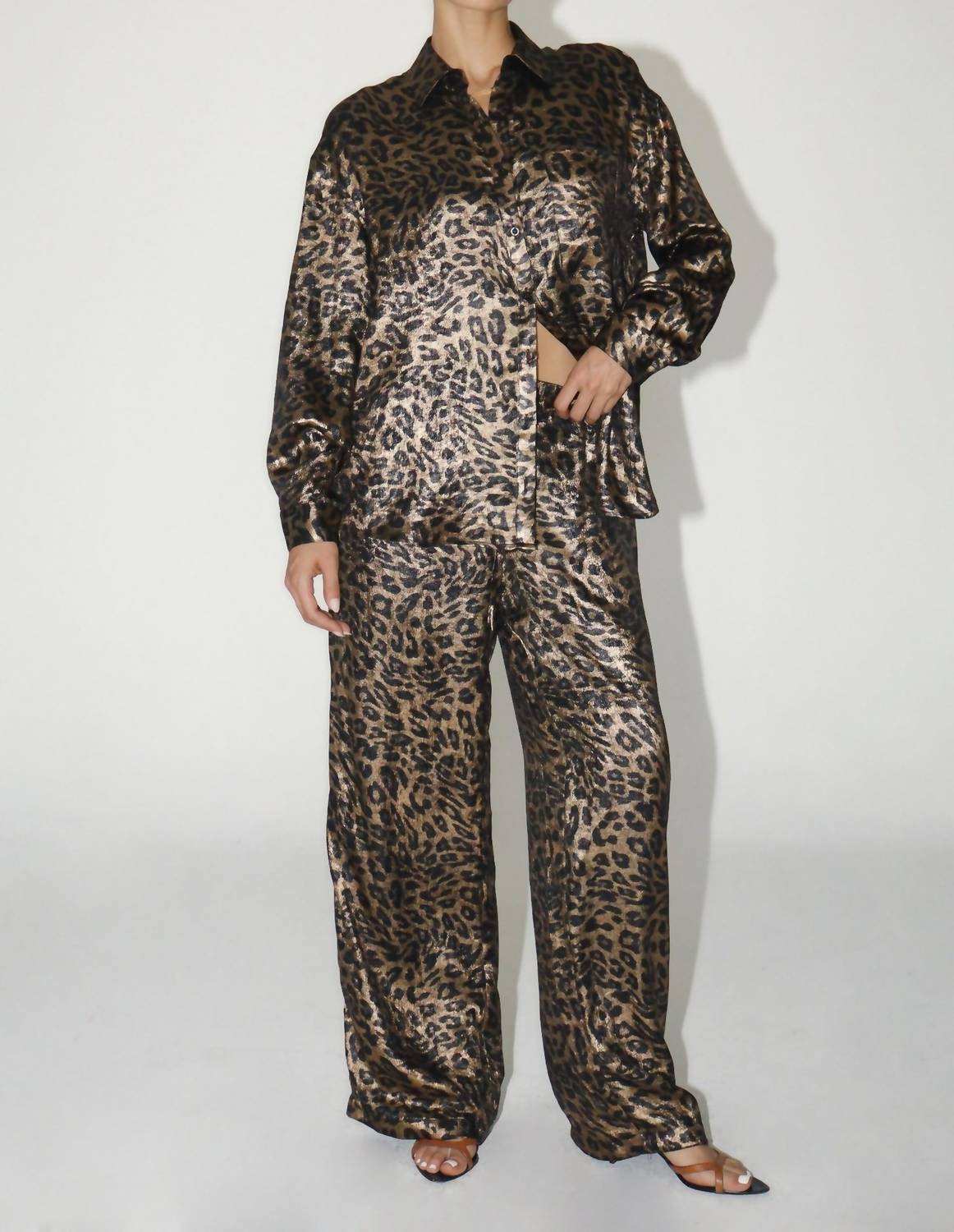 

Брюки Fierce And Fab Leopard с черным анималистичным принтом Bailey Rose