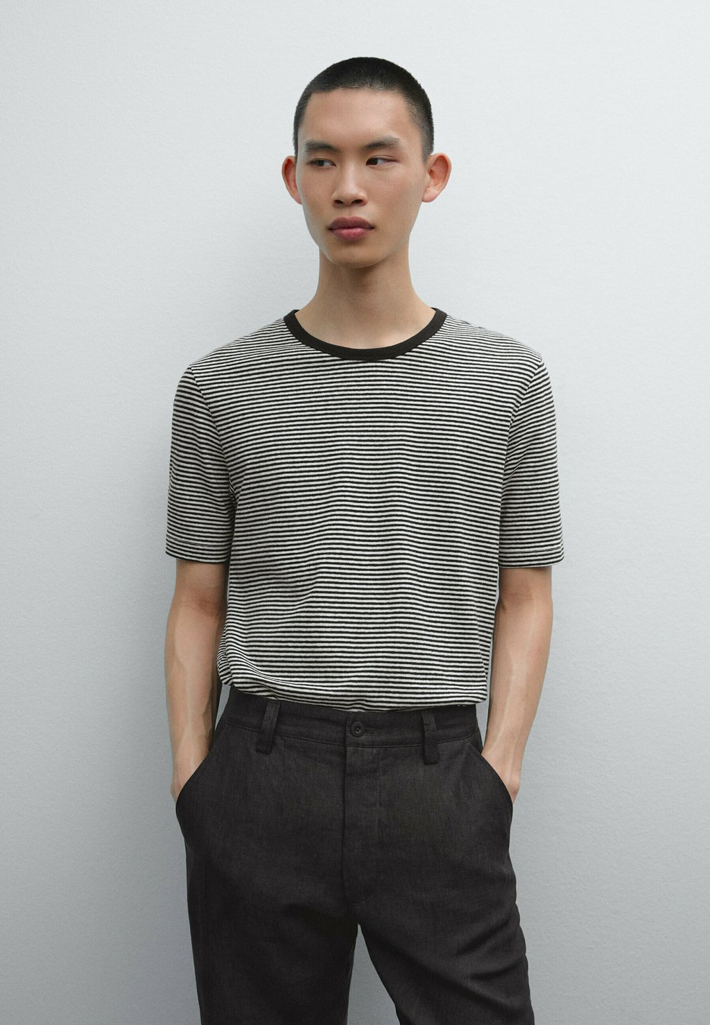 

Футболка с принтом STRIPED Massimo Dutti, темно-синий