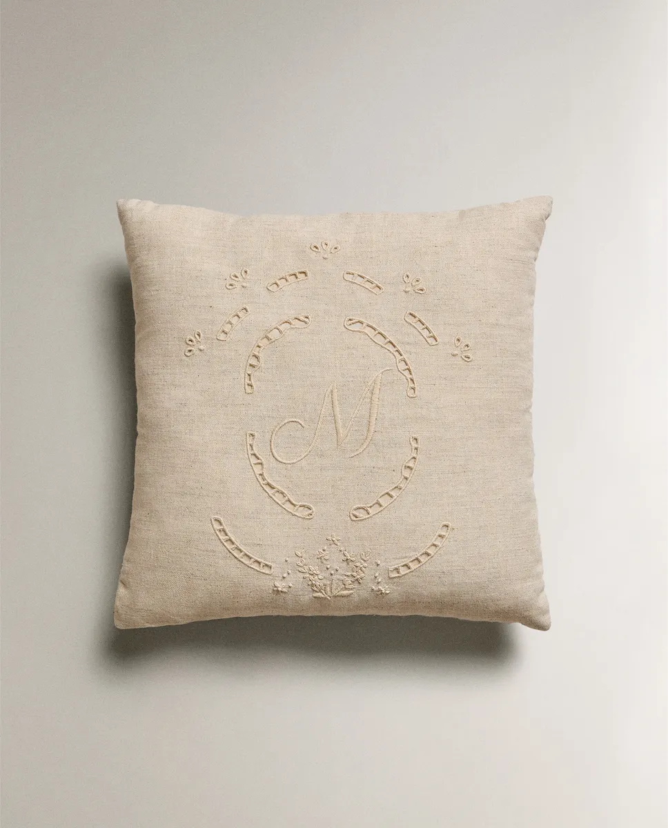 

Детская вышитая начальная подушечка Zara Home, Letter M