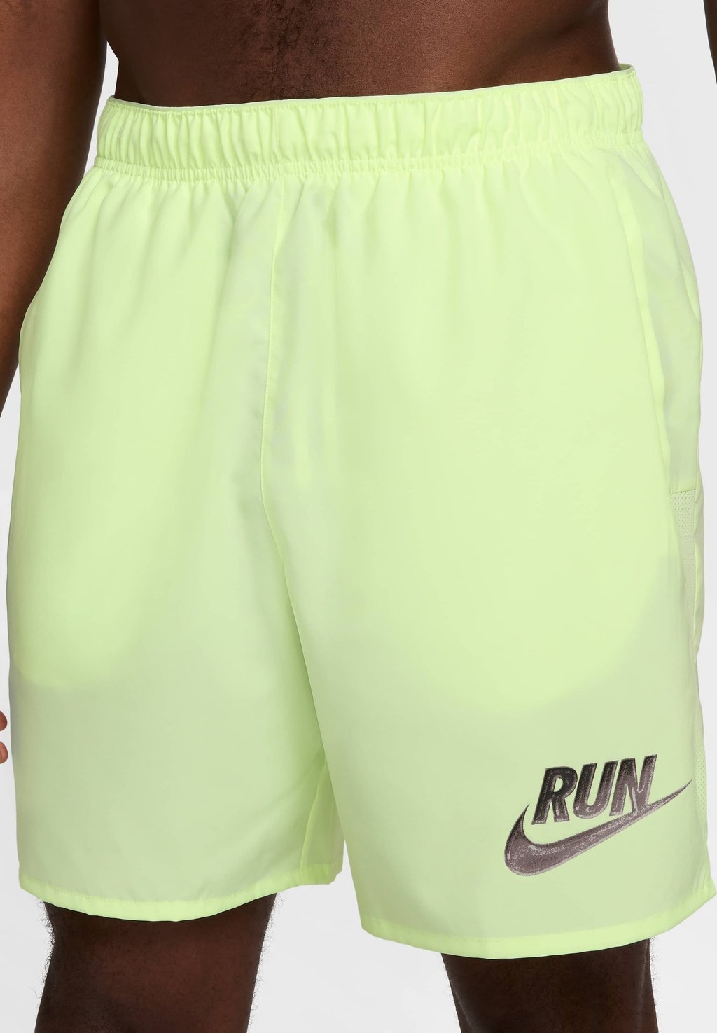 

Спортивные шорты RUNNING CHALLENGER RUN ENERGY Nike Performance, светло-зеленый