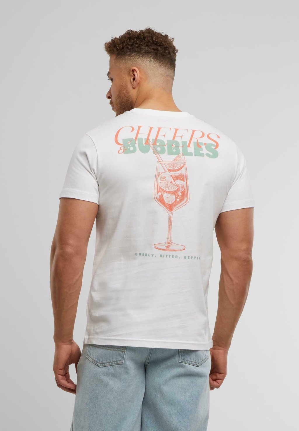 

Футболка с принтом CHEERS BUBBLES Mister Tee, белый