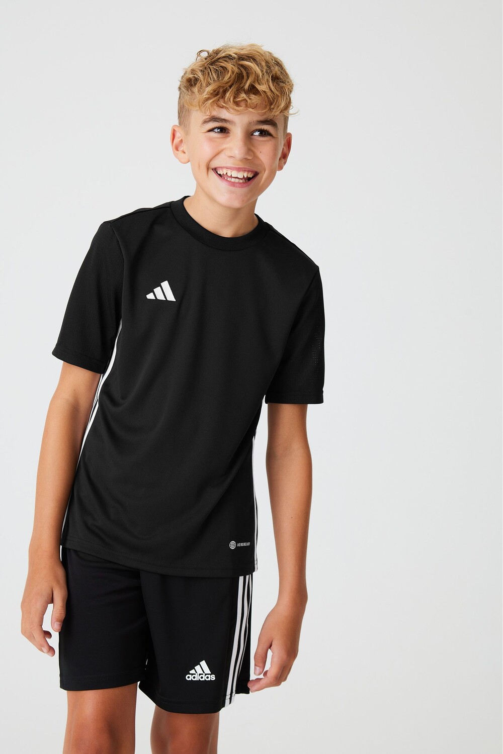 

Таблица 23 Детская футболка adidas, черный