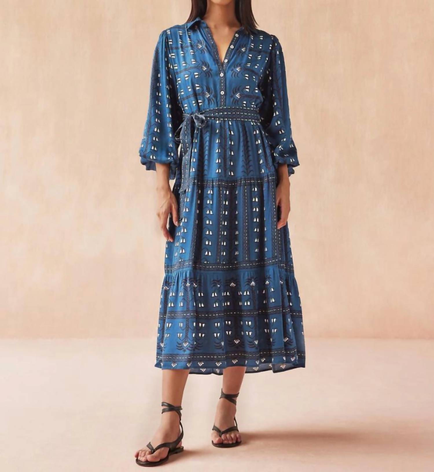 

Платье Emery Maxi в цвете индиго мальва OMIKA
