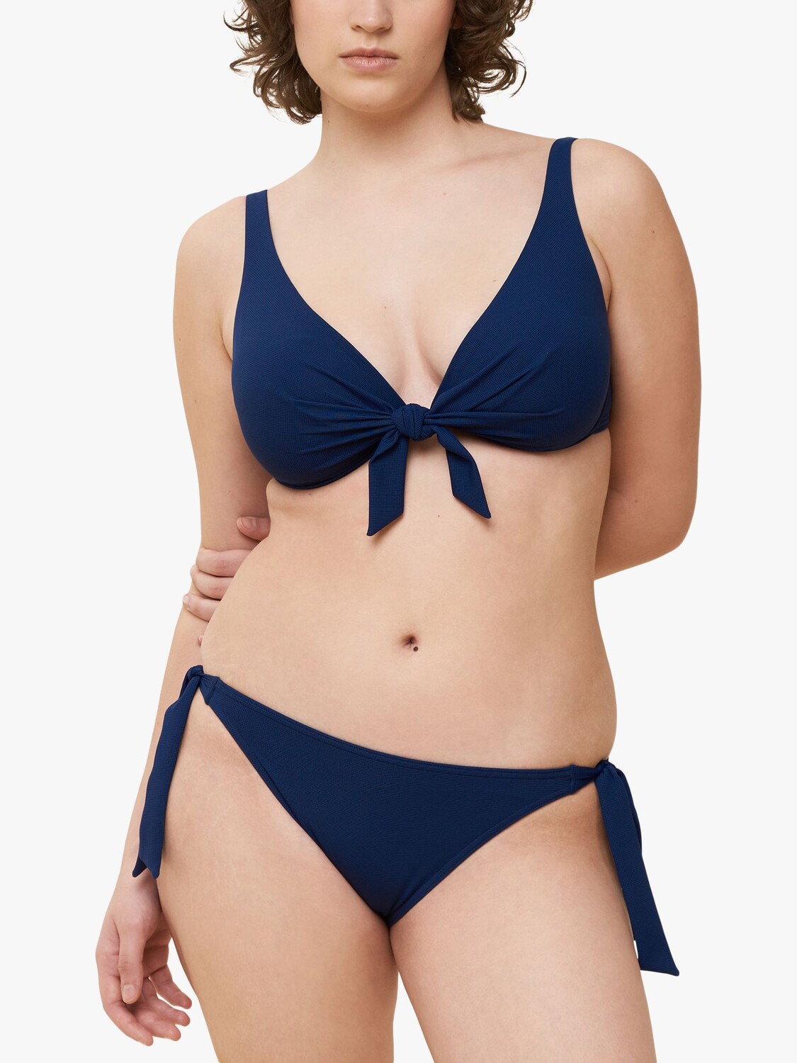 

Топ бикини Triumph Summer Glow с глубоким вырезом, темно-синий