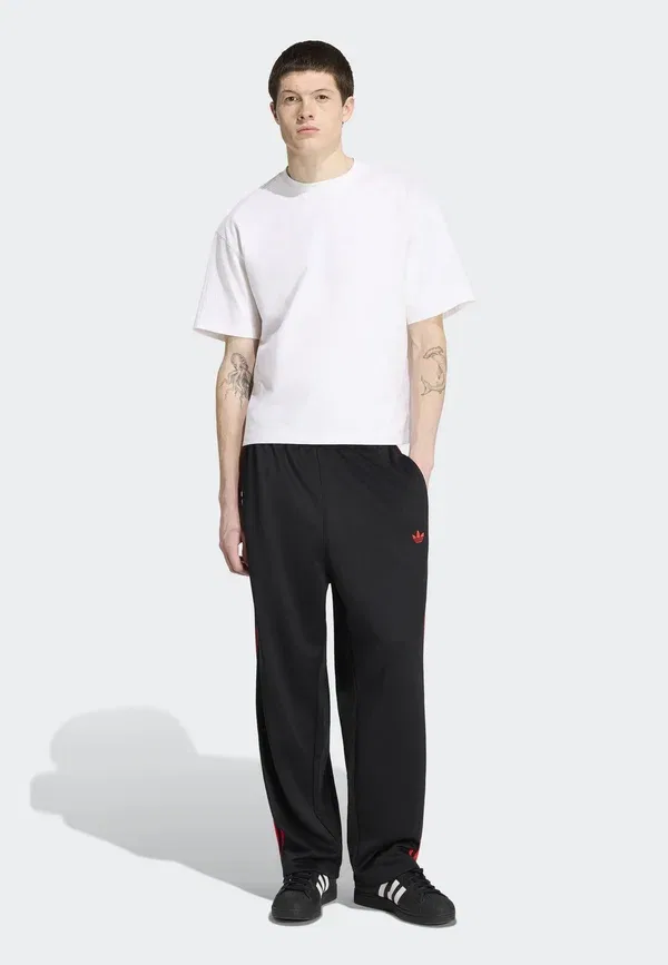 Спортивные штаны свободного кроя Adidas Originals, черный/ярко-красный — фото 2