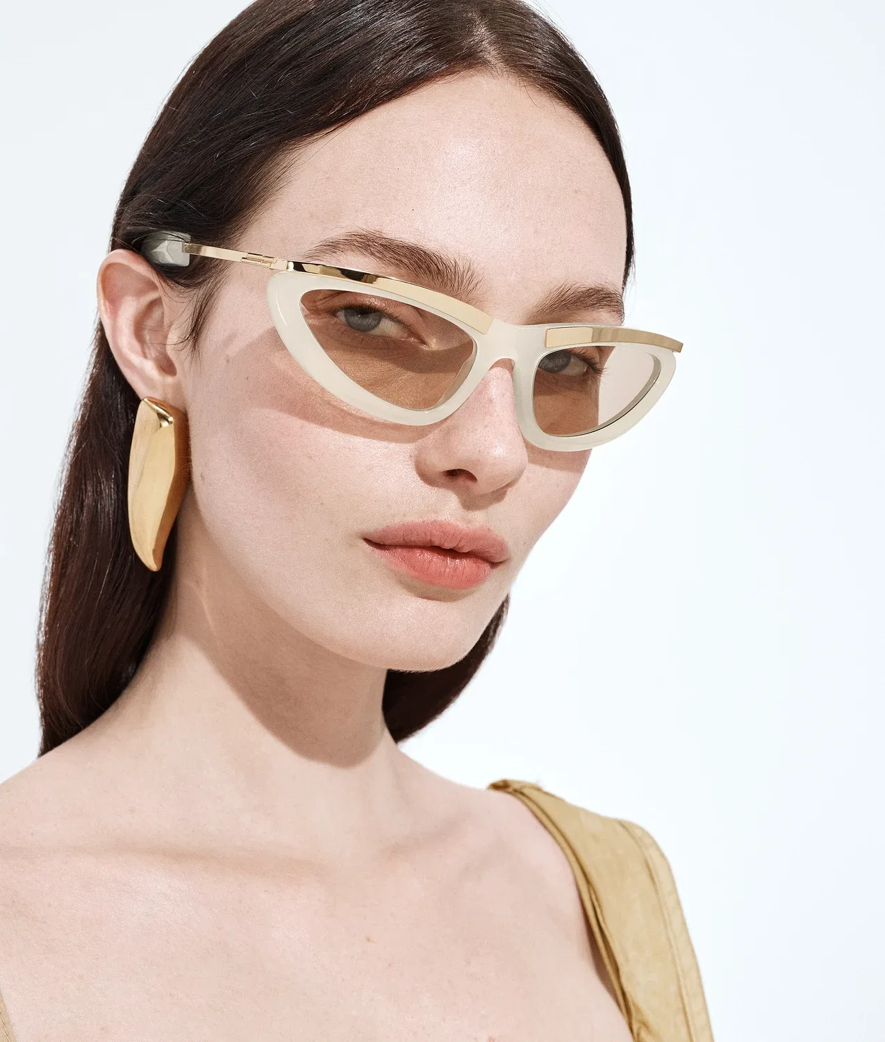 Солнцезащитные очки "Призма" в форме кошачий глаз BOTTEGA VENETA, золотой — фото 2