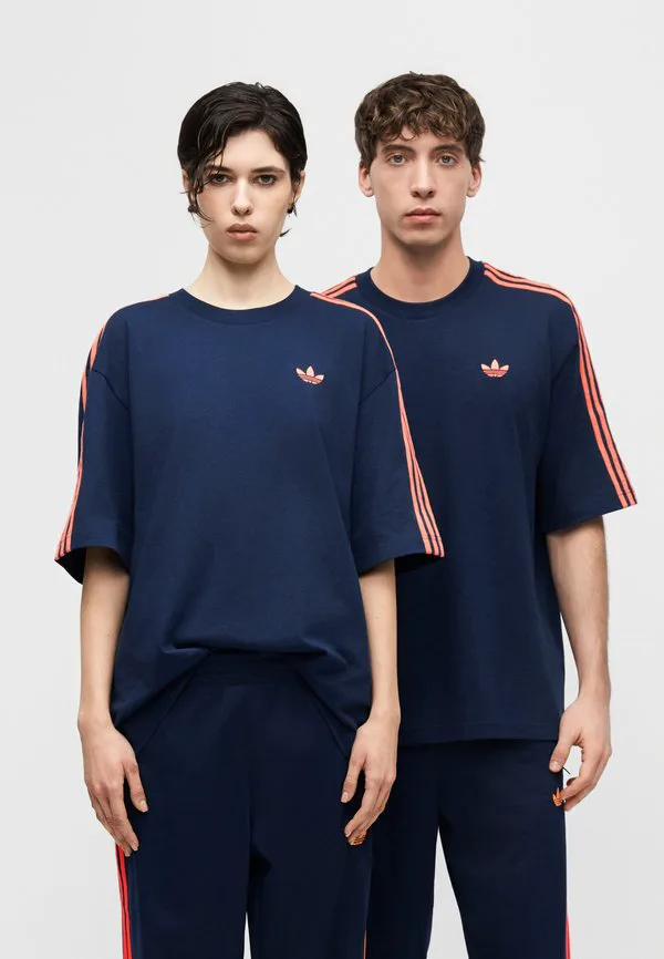 Футболка унисекс, базовая футболка Adidas Originals, Night Indigo/Lucid Orange — фото 3