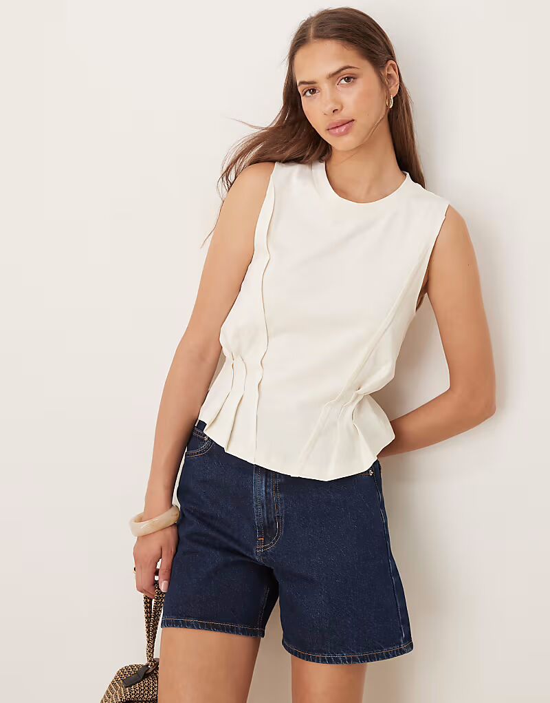 

Топ-корсет ASOS DESIGN с декоративными швами в цвете «кремовый»