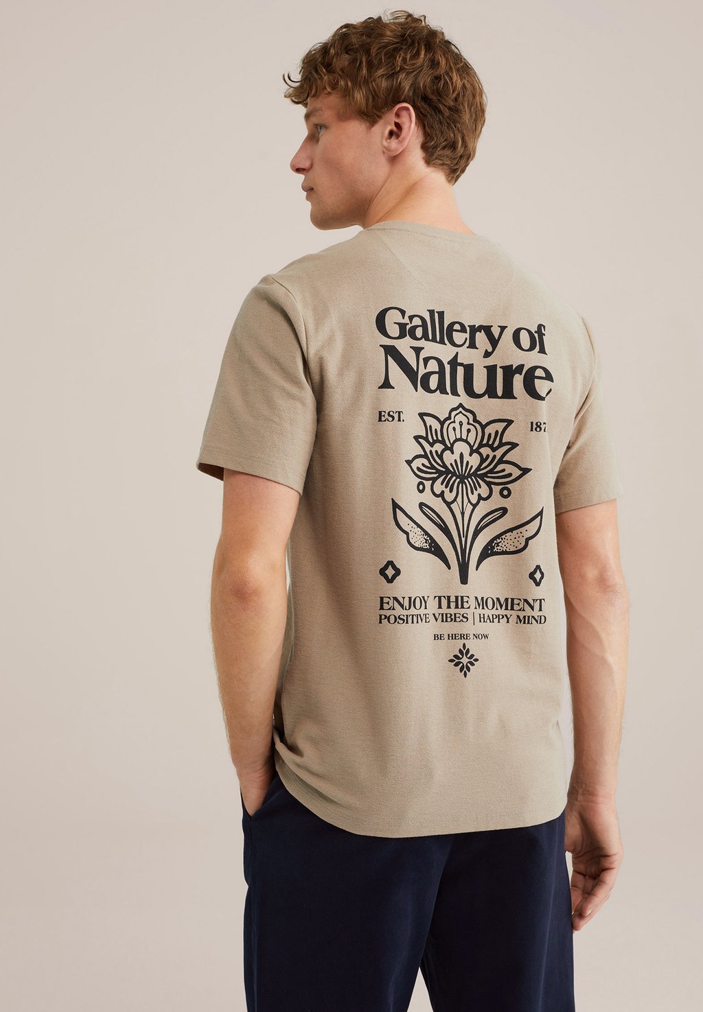 

Футболка с принтом WE Fashion, светло-коричневый