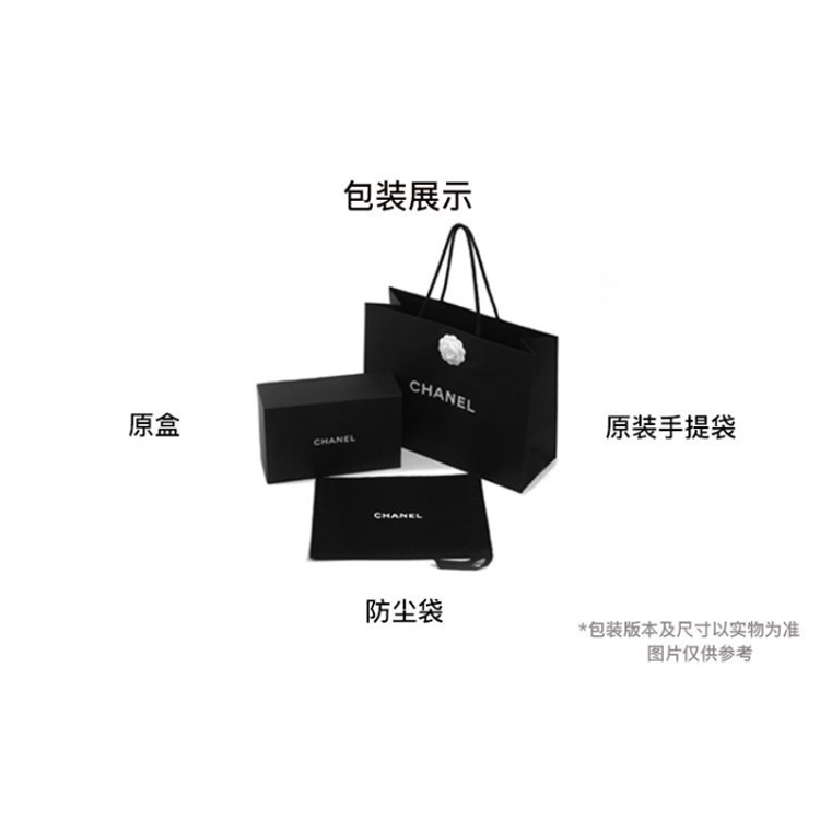 CHANEL Маленькая женская сумка из телячьей кожи светло-голубого цвета с золотистой фурнитурой — фото 3