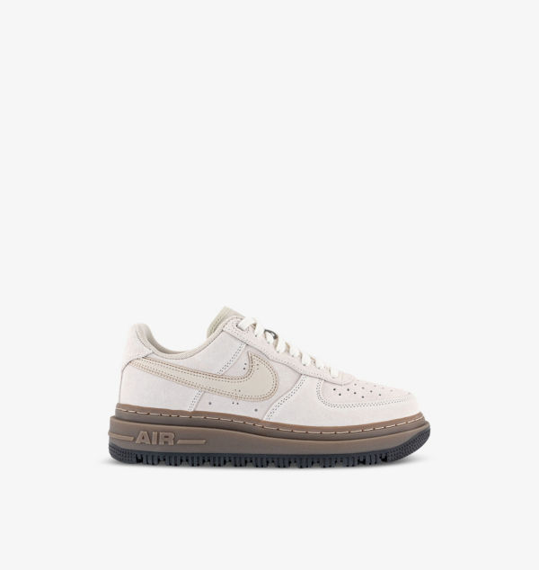 

Низкие кроссовки Air Force 1 Luxe Suede Nike, коричневый