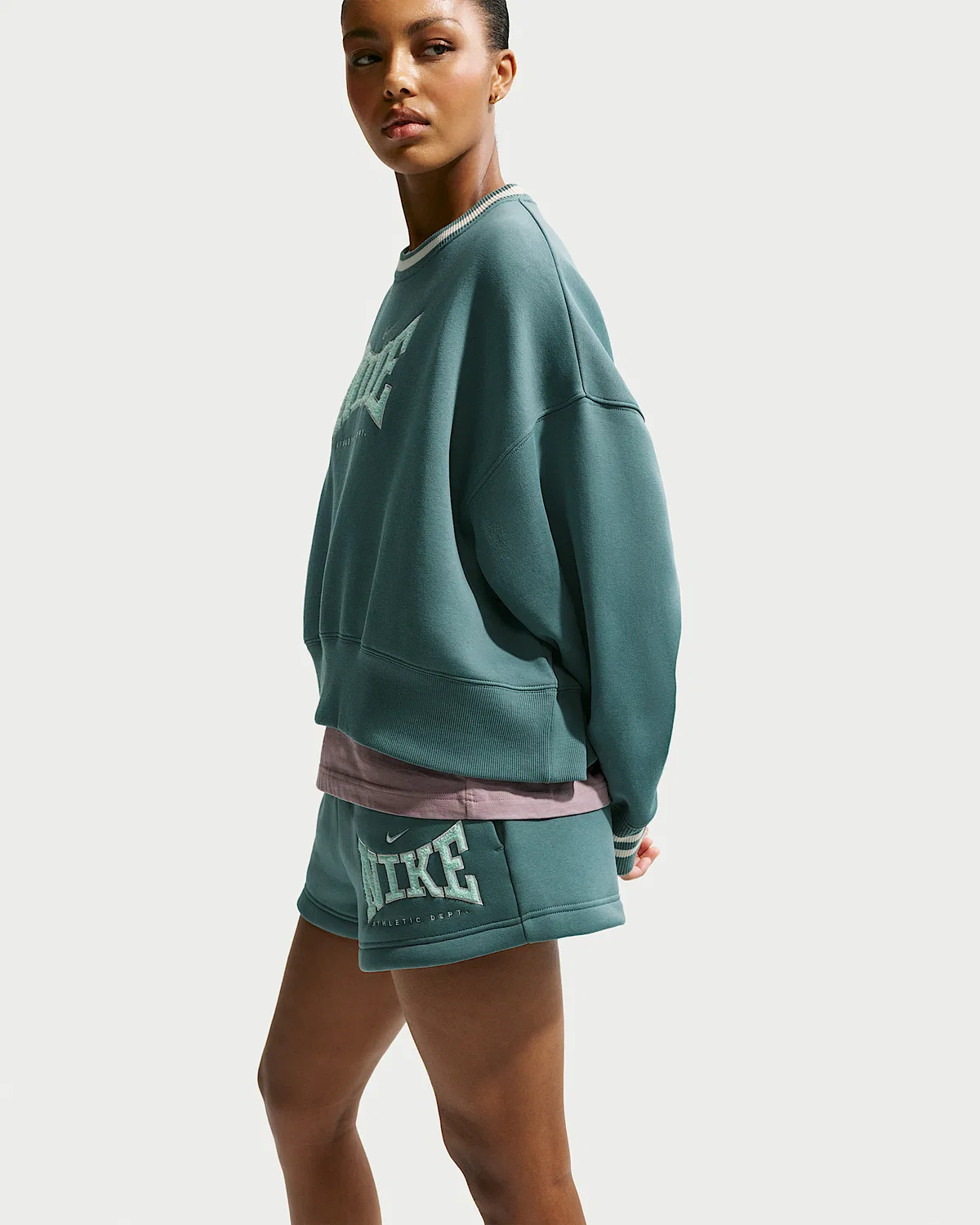 Женские шорты Nike Sportswear Phoenix Fleece с высокой посадкой, длина 4", Mineral Slate/Barely Green — фото 4