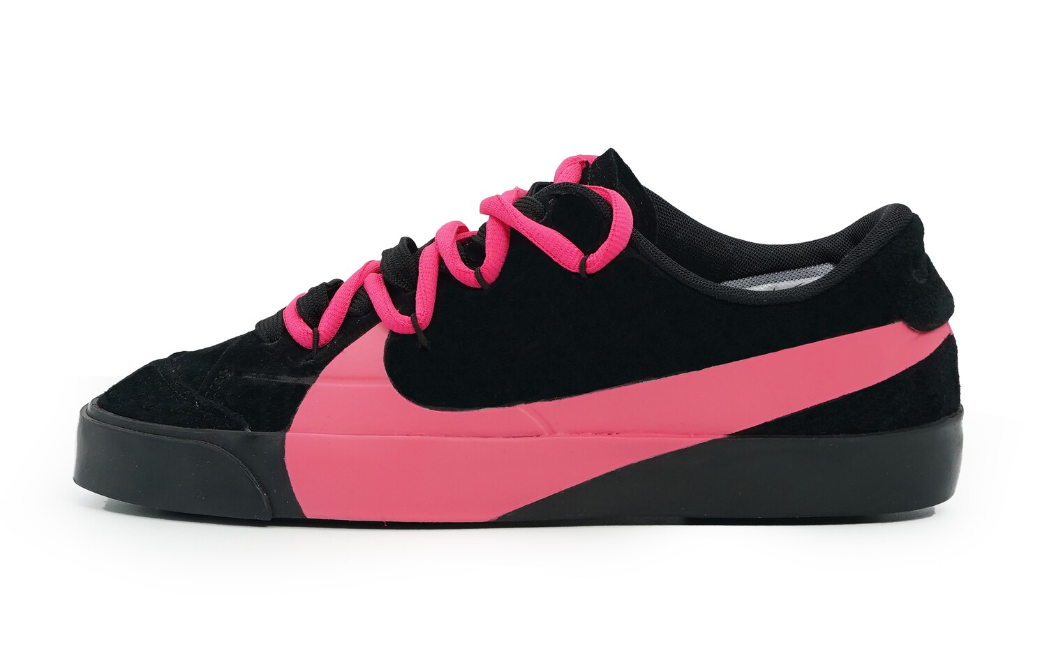 

Женские кроссовки для скейтбординга Nike Blazer, Stroll through the girl's pair of laces