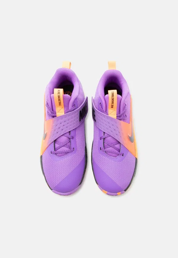 Баскетбольные кроссовки team hustle d 12 se Nike Performance, Bright Violet/Black/Total Orange/Cool Grey — фото 4