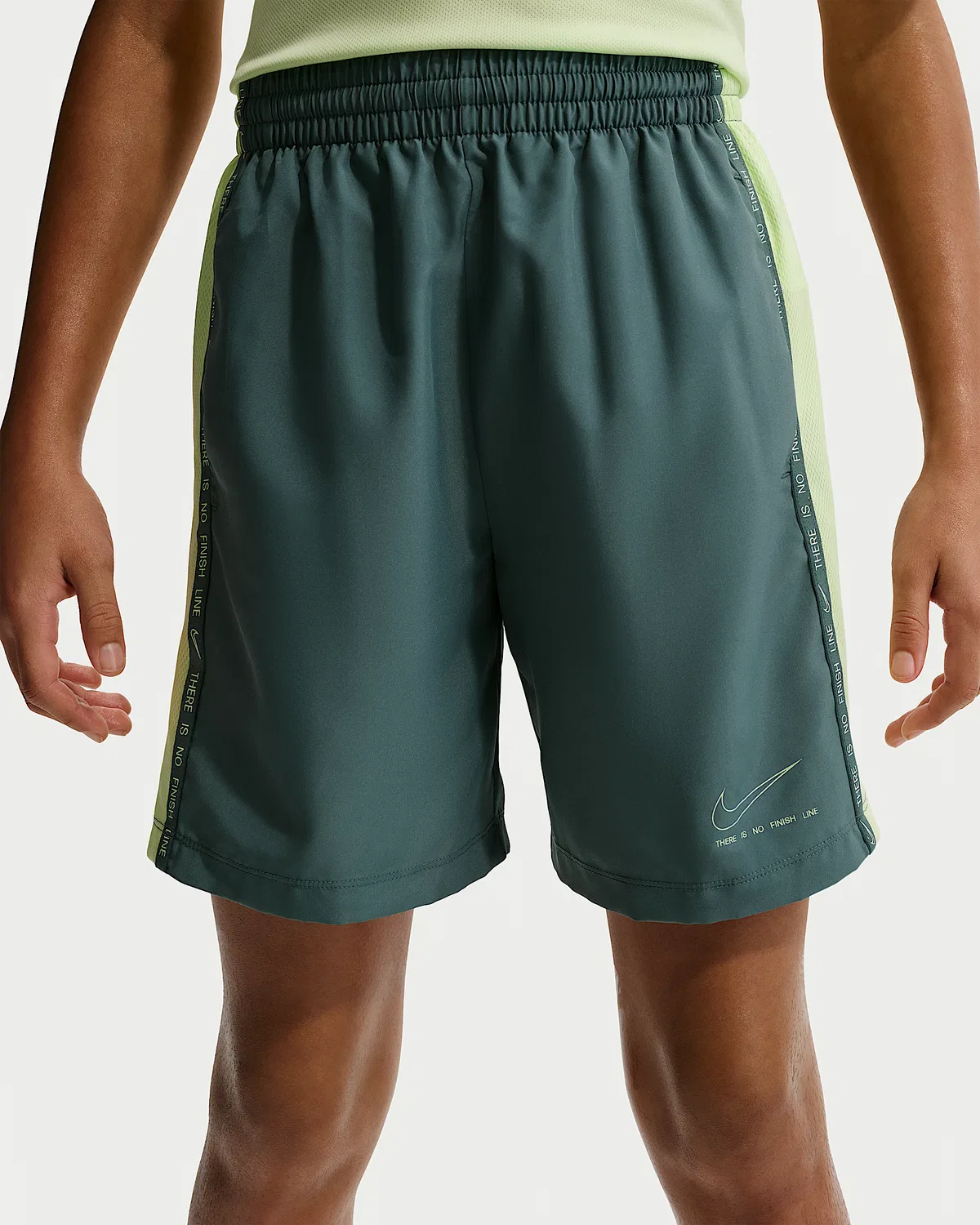 Детские шорты Nike Sportswear Multi Dri-FIT, Mineral Slate/Light Liquid Lime/Light Liquid Lime — фото 2