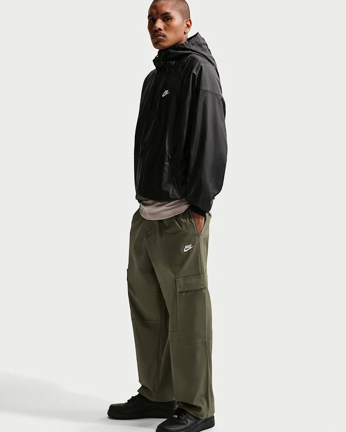 Мужские тканевые карго-штаны Nike Sportswear Club, Medium Olive/White — фото 4