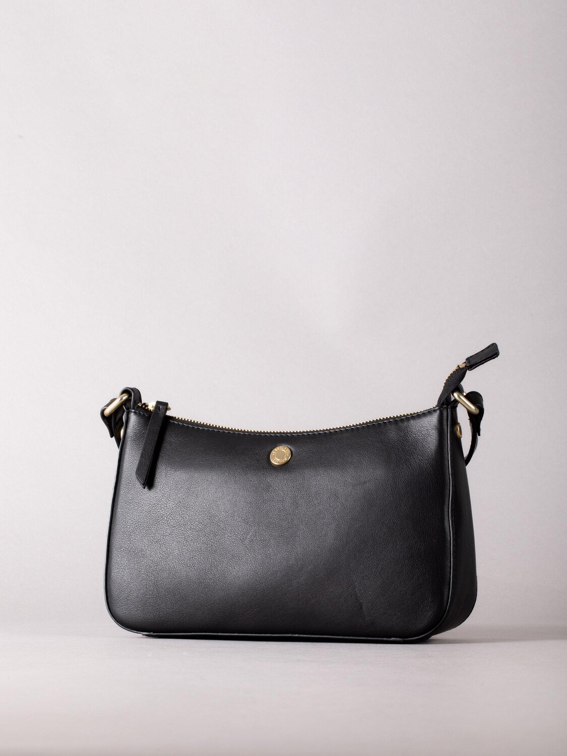 

'Tarnbeck' Изогнутая кожаная сумка через плечо Lakeland Leather, черный