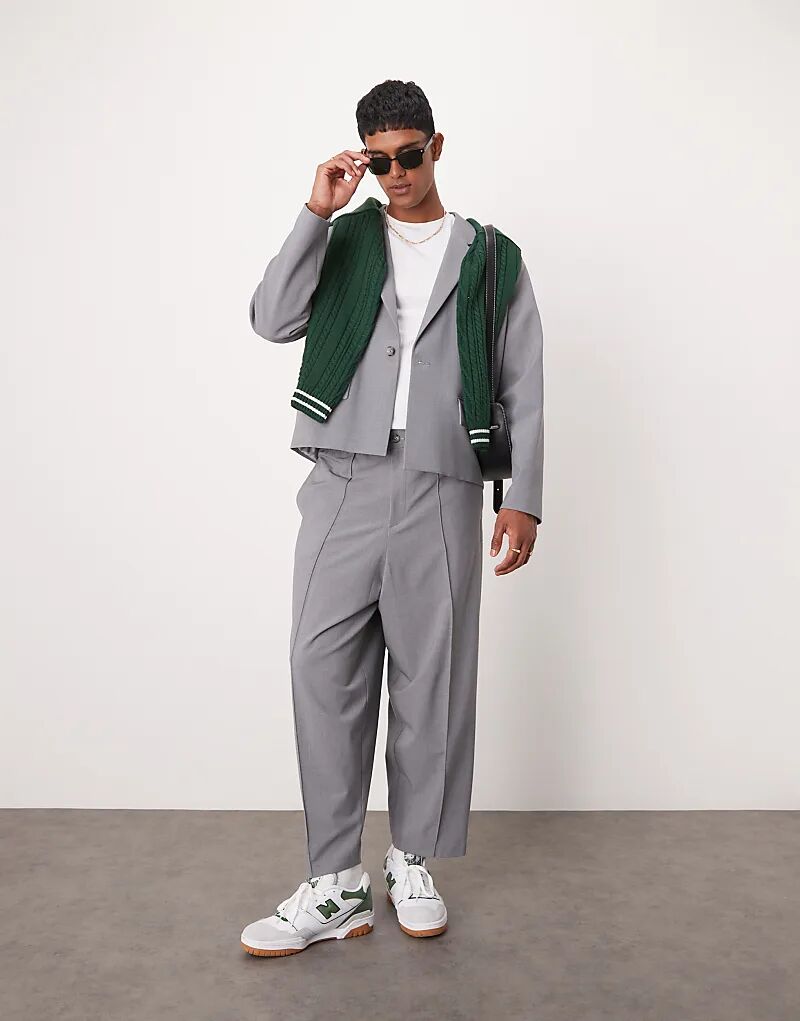 

Строгие брюки ASOS DESIGN серого цвета со свободными закругленными штанинами