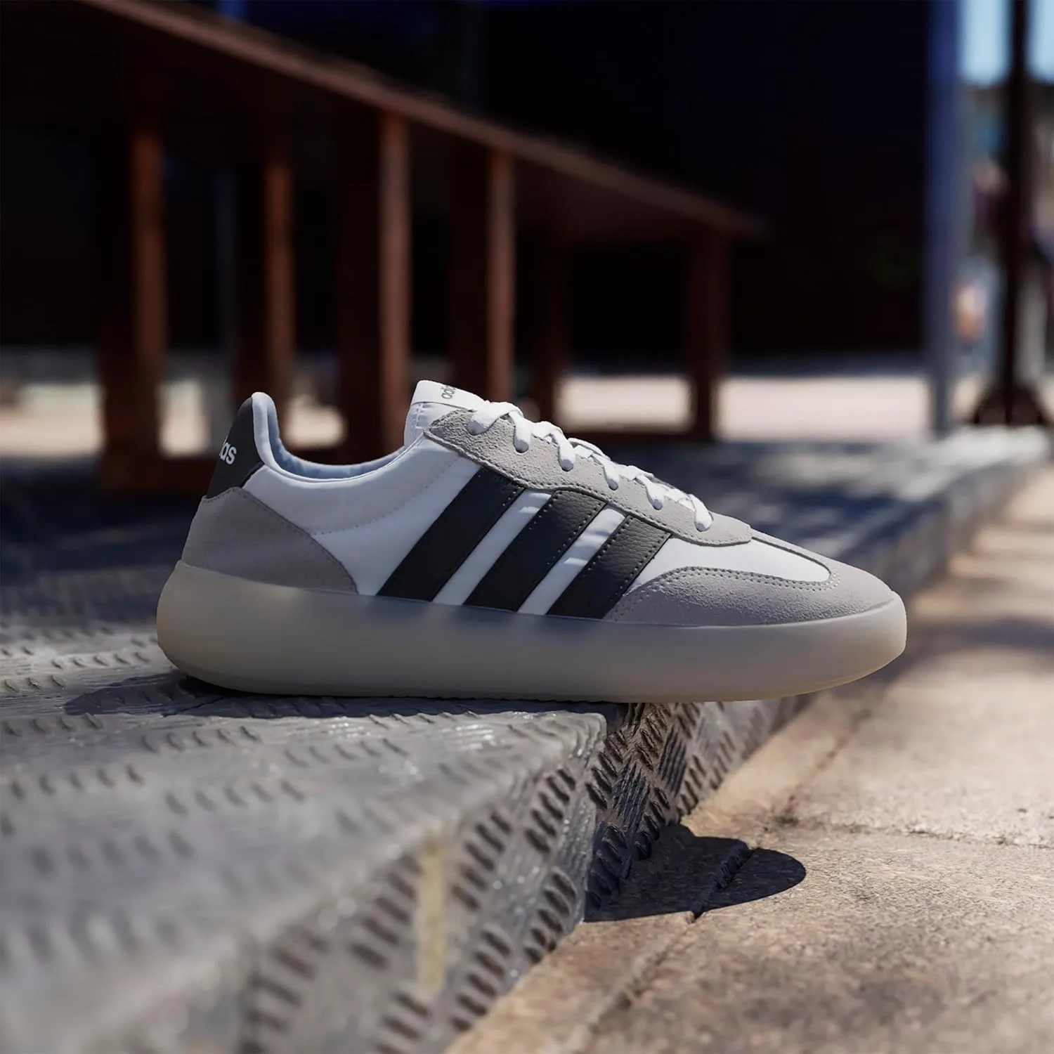 Кроссовки унисекс Adidas Barreda Decode, белый/черный/серый — фото 3