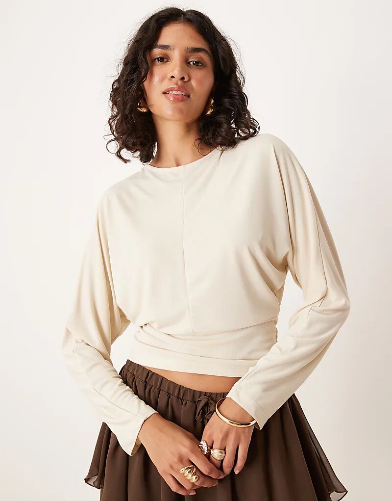 

Футболка ASOS DESIGN с длинными рукавами, приталенной талией и открытой спиной кремового цвета