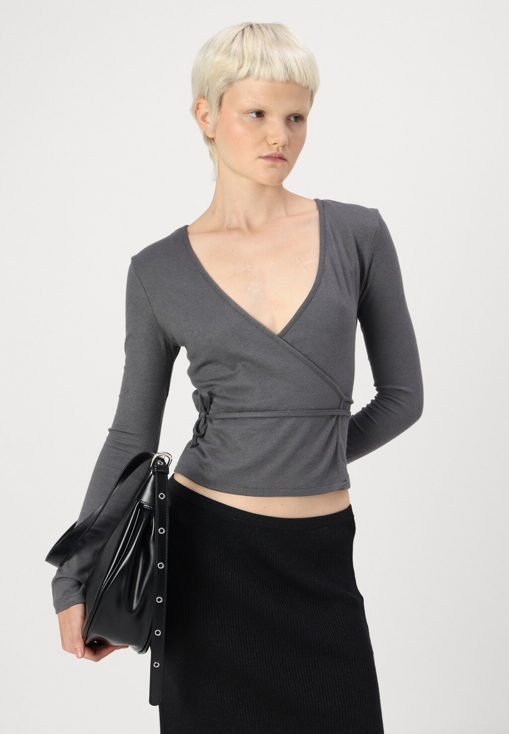 

Топ с длинными рукавами LONG SLEEVE WRAP Gina Tricot, темно-серый