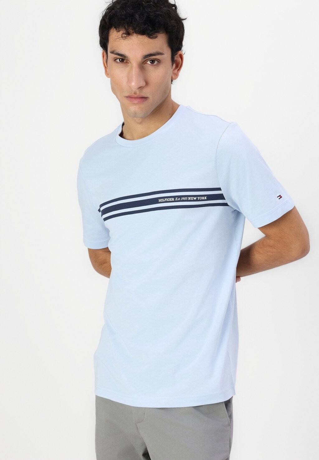 

Футболка с принтом CENTRAL CHEST STRIPE TEE Tommy Hilfiger, светло-голубой