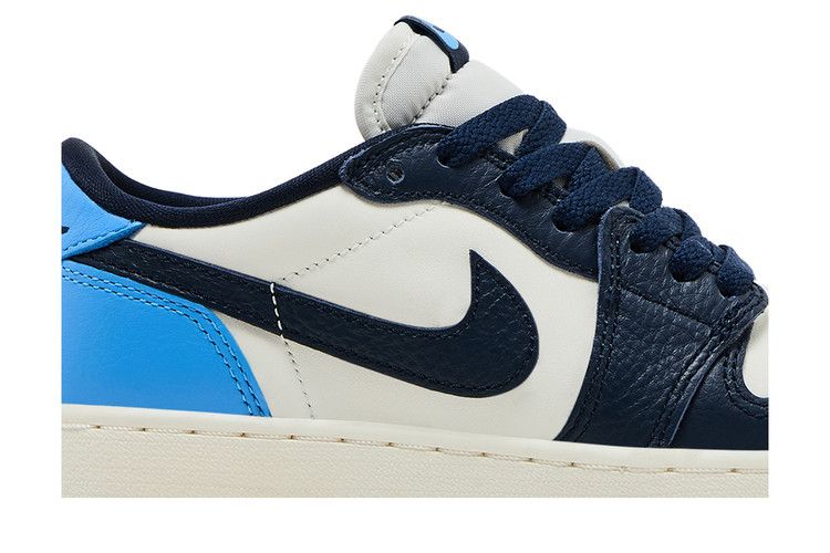 Кроссовки Air Jordan Air Jordan 1 Retro Low OG GS 'Obsidian UNC', синий — фото 3