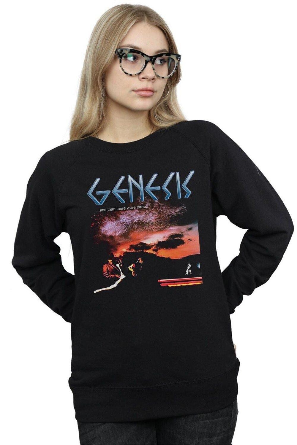 

И тогда было три толстовки Genesis, черный