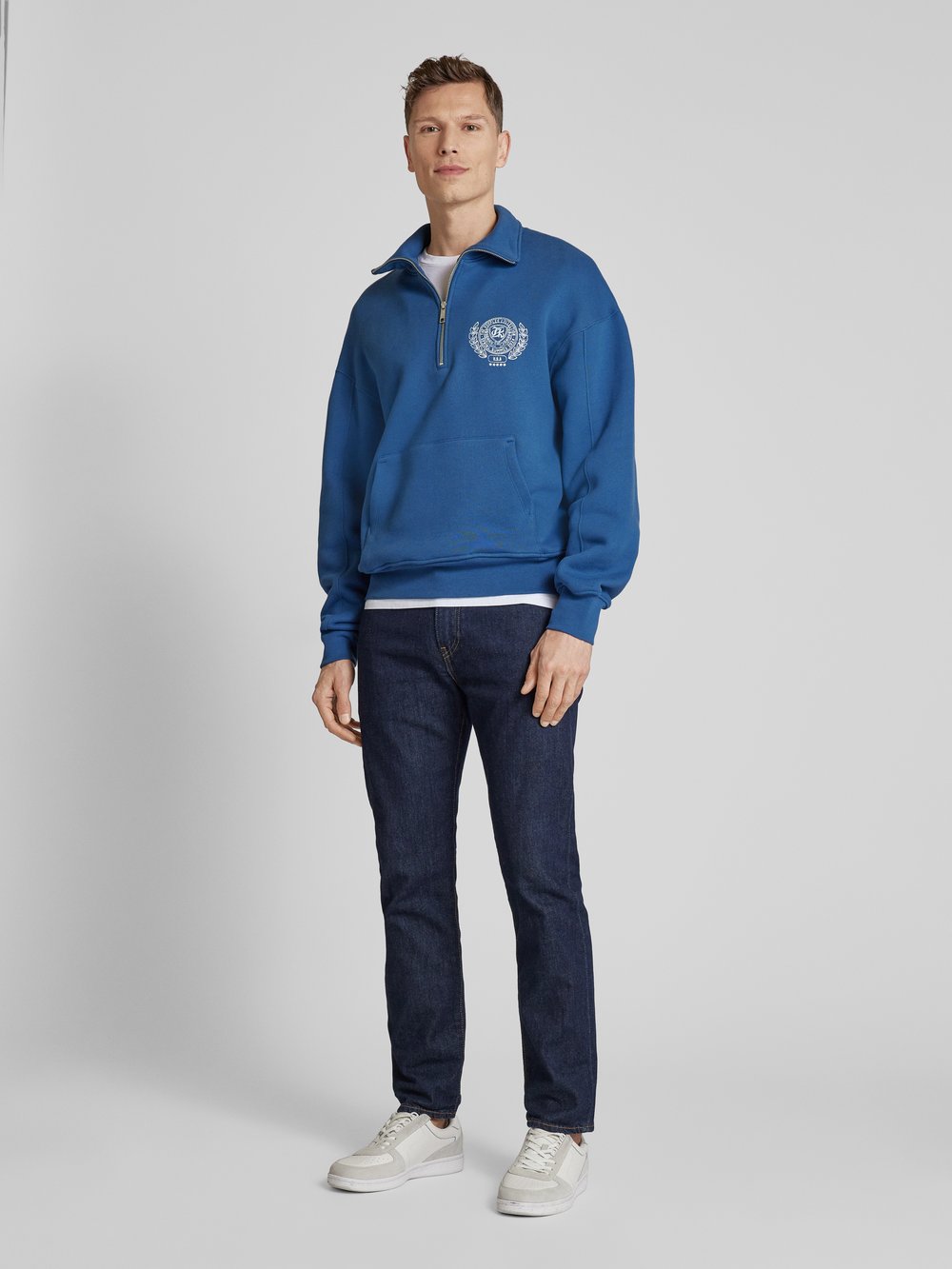 

Толстовка с этикеткой THE KOOPLES