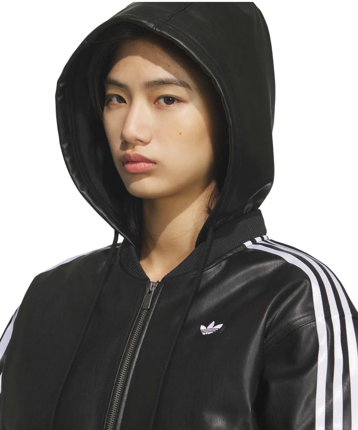 Куртка adidas W PLEATHER JKT оверсайз из синтетической кожи, чёрная — фото 2
