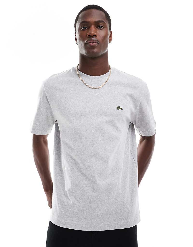 

Серая футболка с логотипом Lacoste