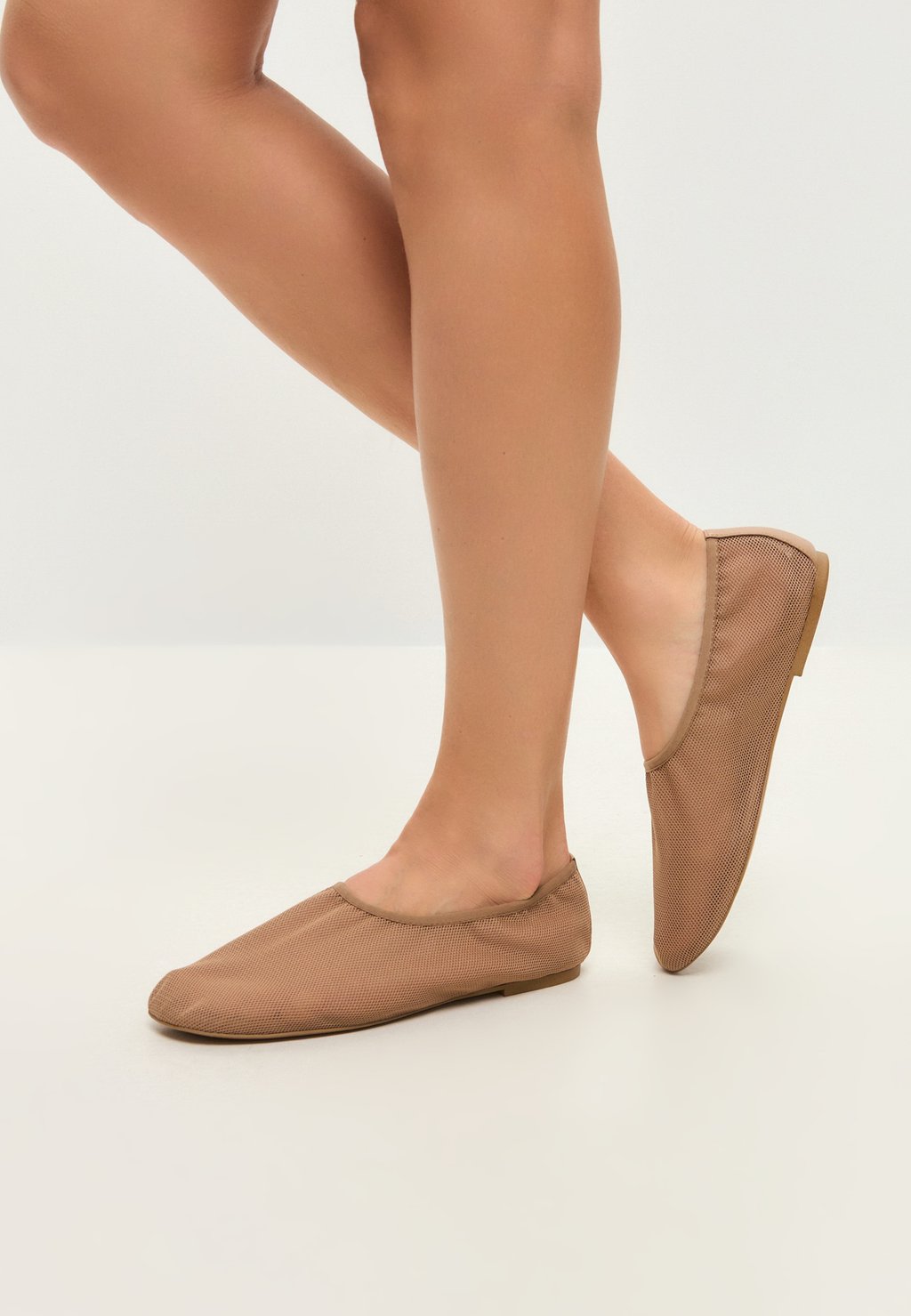 Балетки POINTED ELASTIC FLATS Cesare Gaspari, бежевый