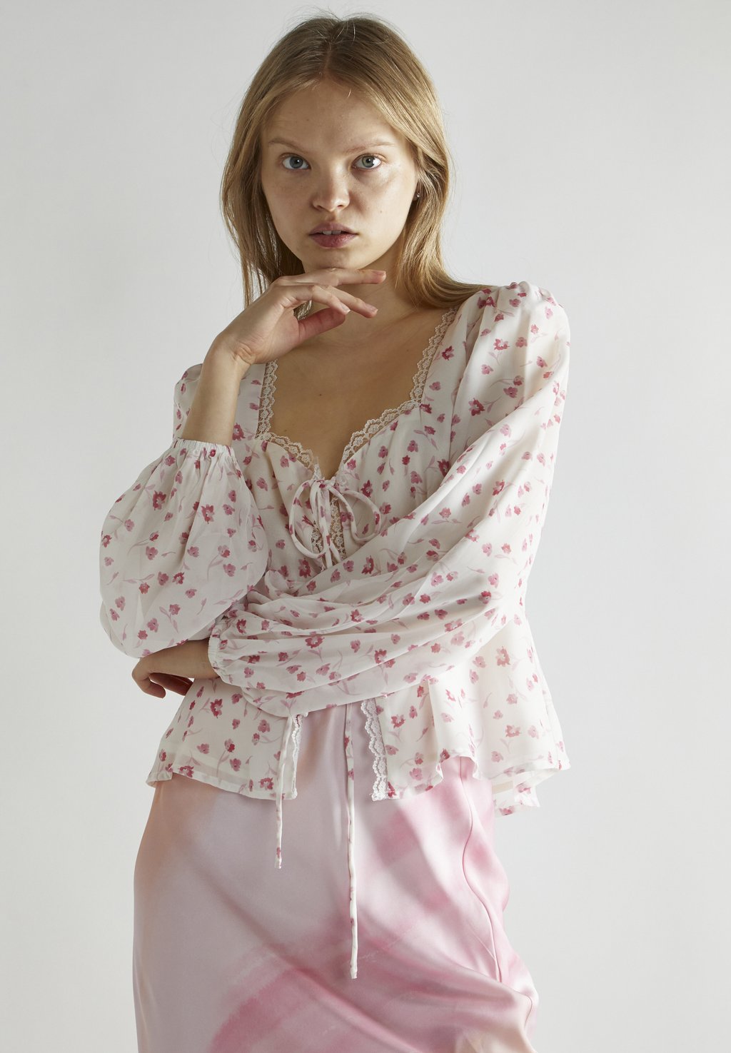 

Блуза V-NECK Glamorous, розовый