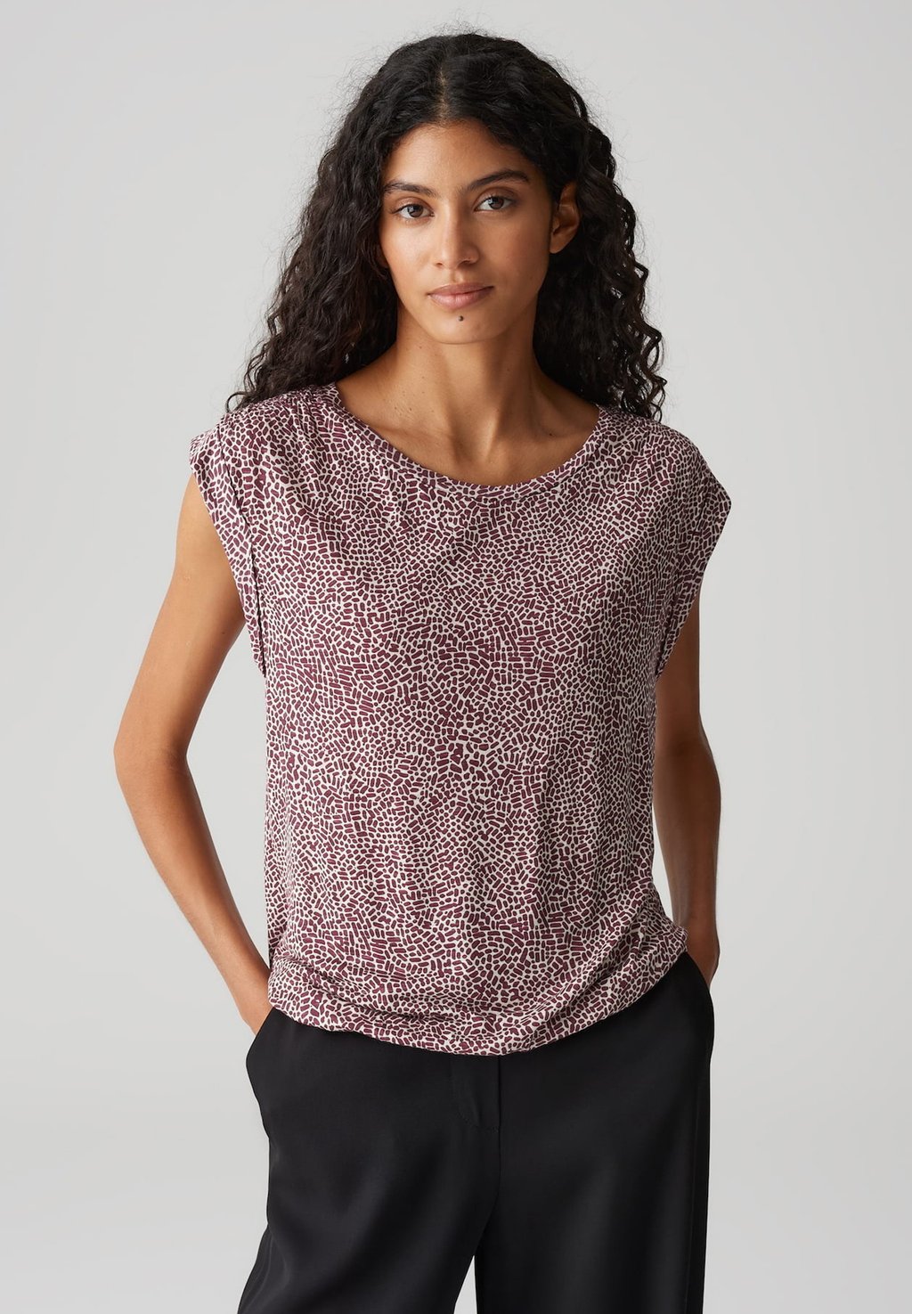 

Футболка с принтом REGULAR FIT PRINT - Blouse OPUS, красный