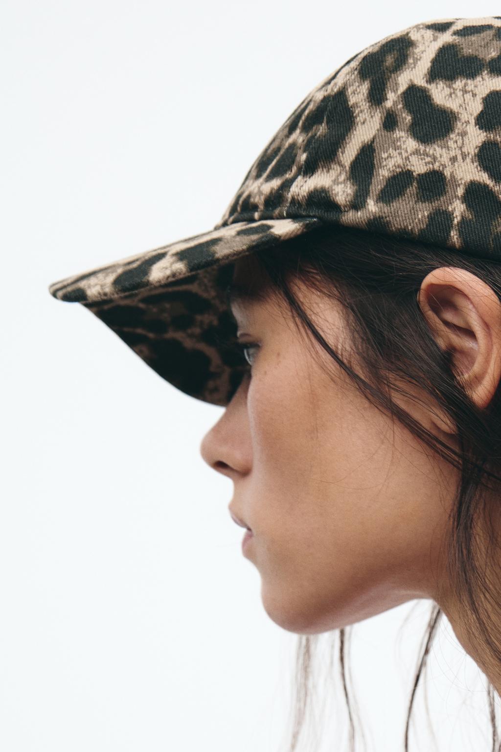 

Саржевая шапочка с животным принтом ZARA, цвет Leopard