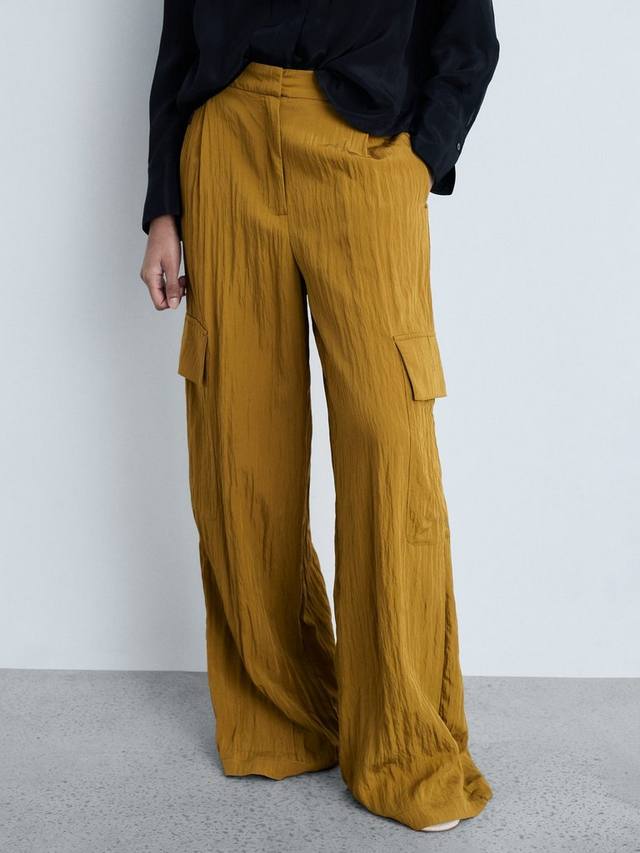 

Армейские брюки с текстурой мойры Mango, цвет Olive Green