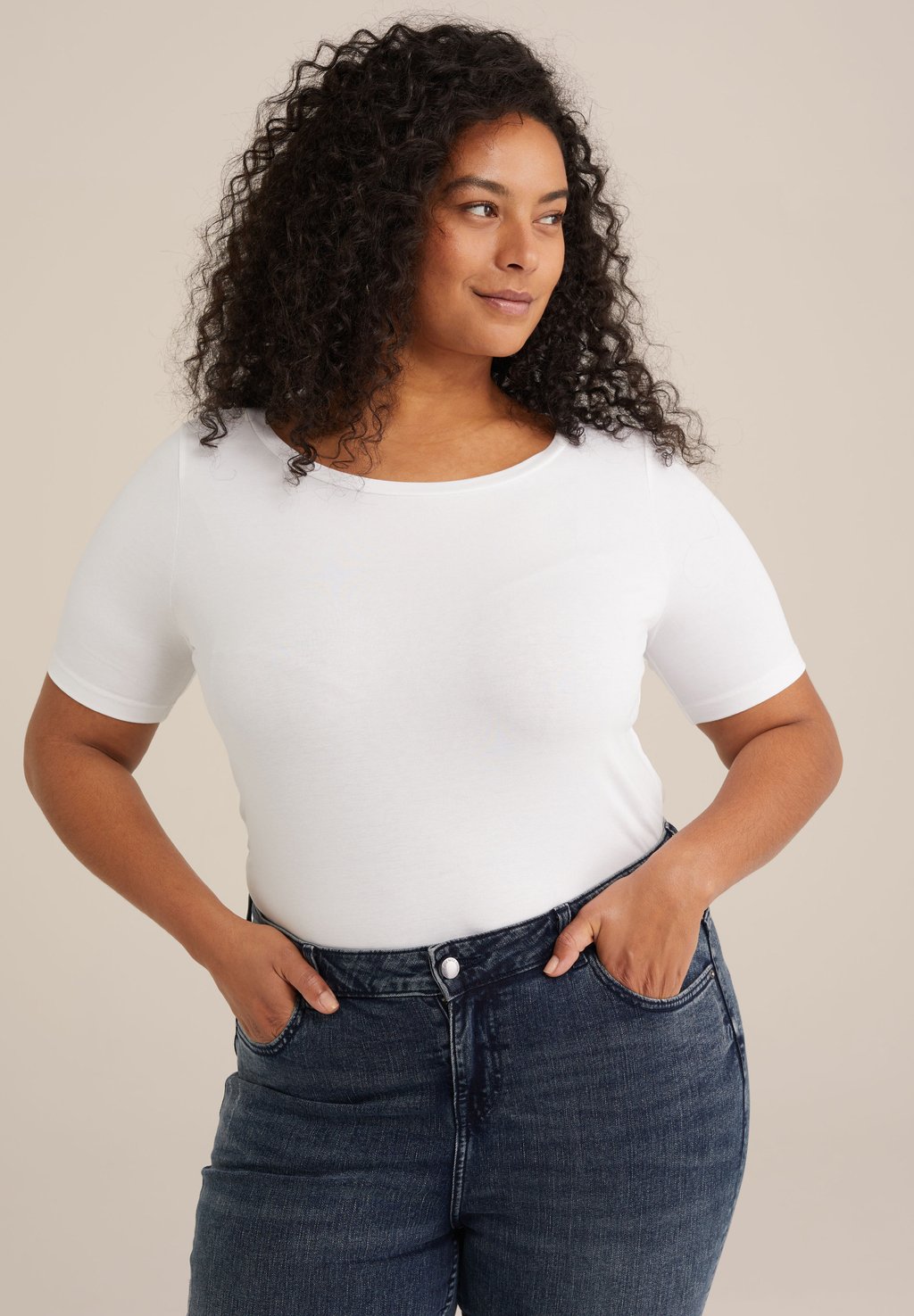

Базовая футболка CURVE WE Fashion, белый