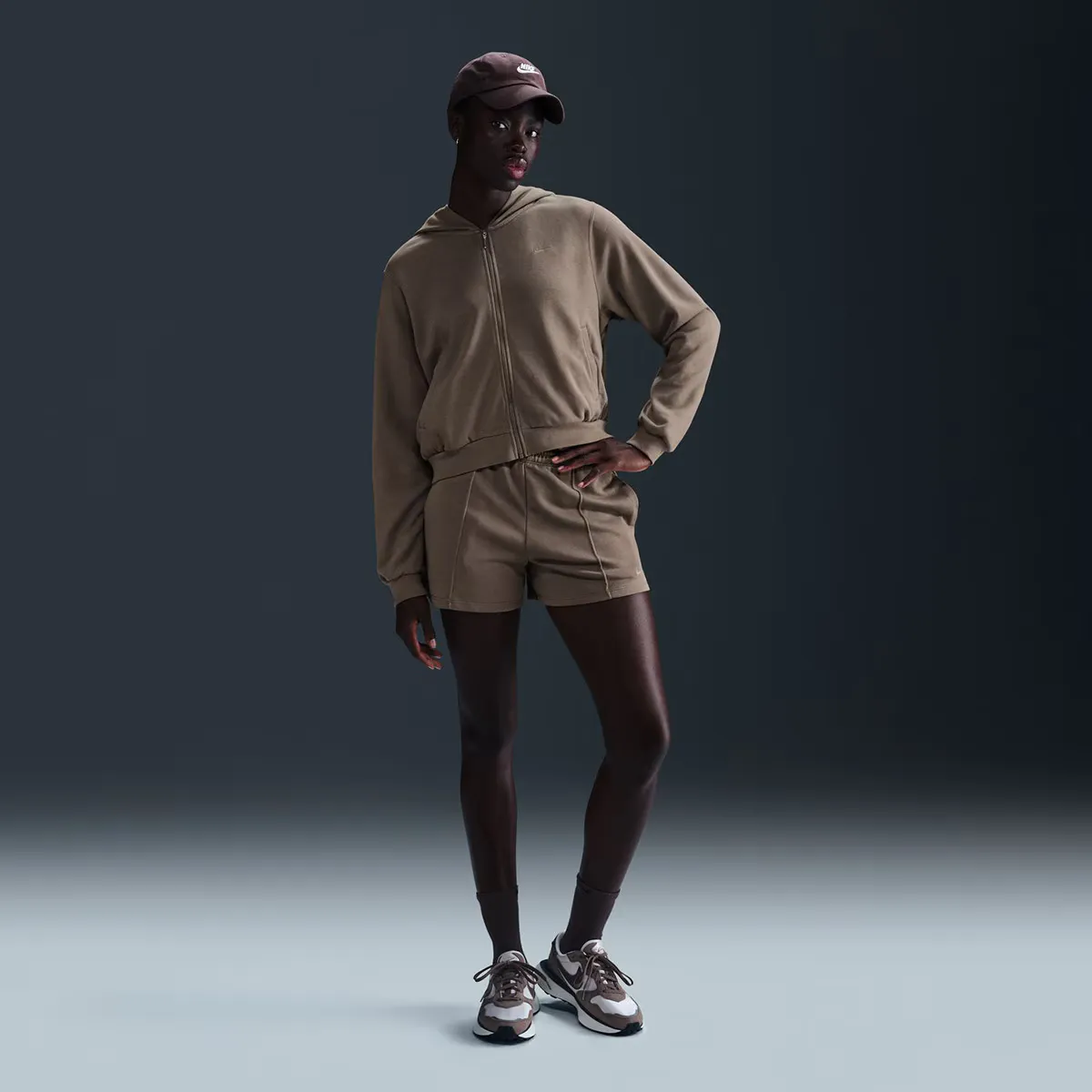 

Женская спортивная одежда Chill Terry Nike Свитшот, коричневый