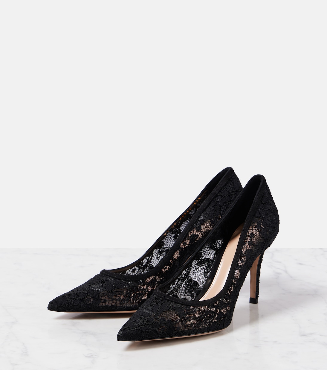 Туфли-лодочки Pointy 85 с кружевом Gianvito Rossi, Black+Black+Black — фото 4