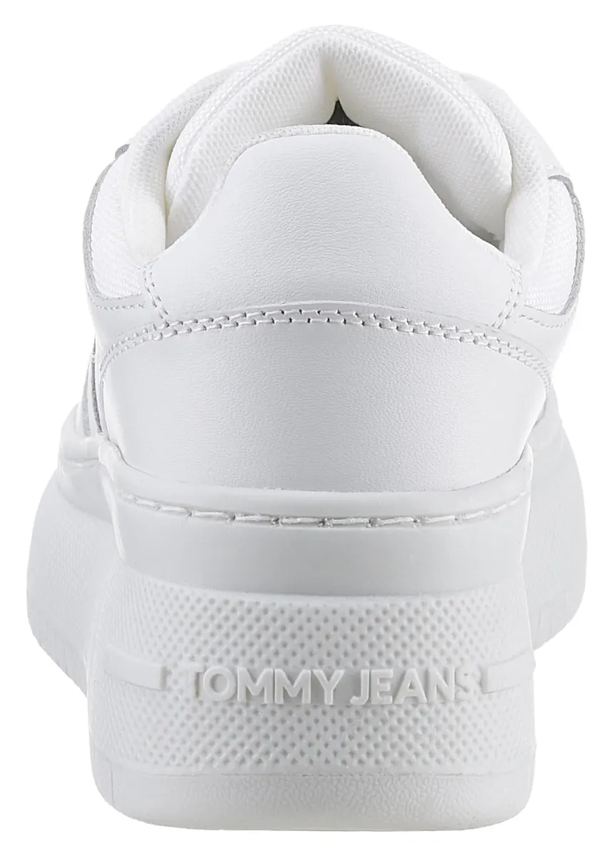 Кроссовки на платформе Tommy Jeans "TJW RETRO BASKET FLATFORM ESS", с надписью логотипа на подошве, повседневная обувь, полуботинки, туфли на шнуровке, белый — фото 2