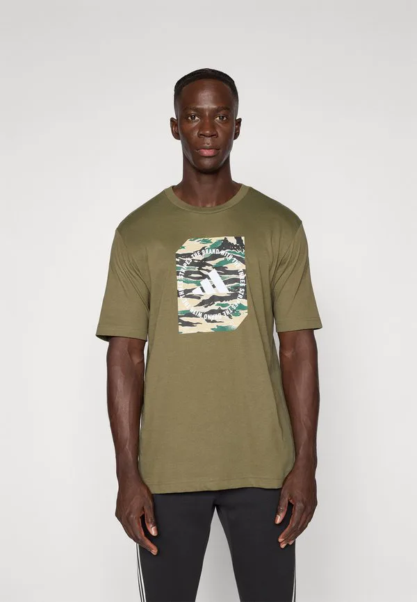 Футболка с камуфляжным принтом Adidas Sportswear, Olive Strata
