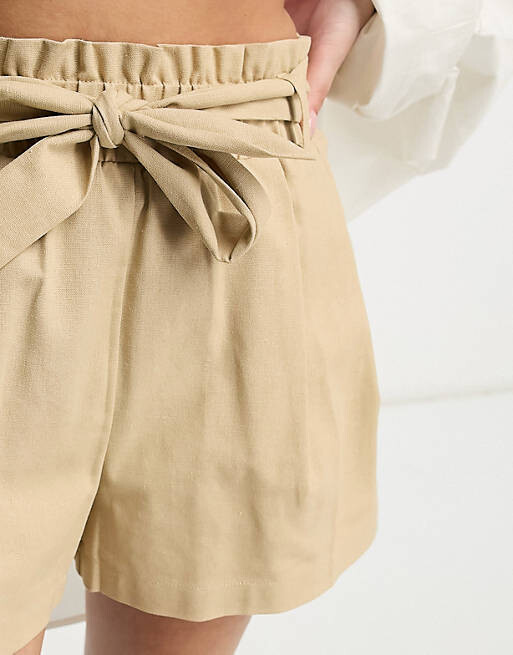 

Кремовые льняные шорты с завязкой на талии ASOS DESIGN Petite