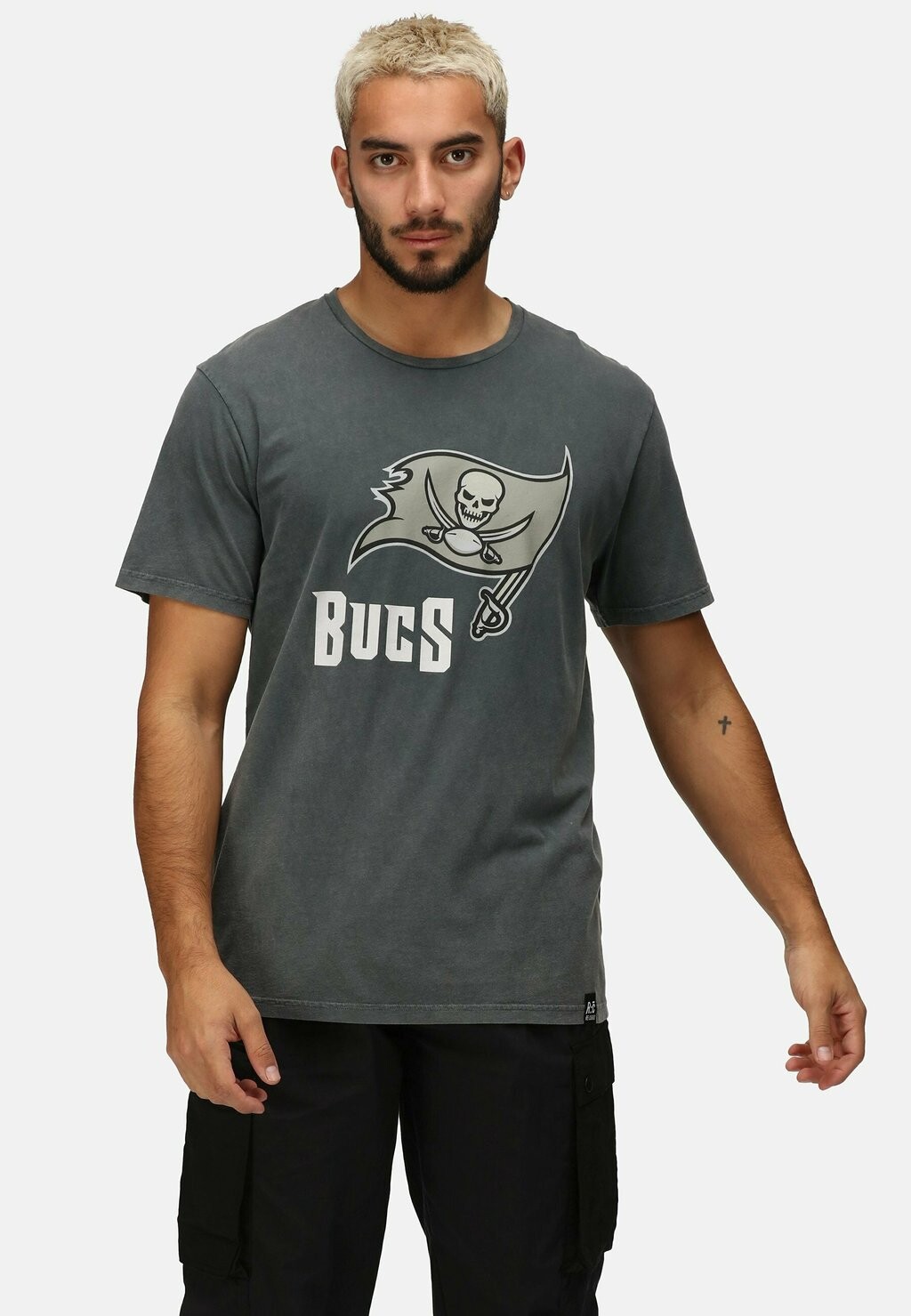 

Футболка с принтом CHROME TAMPA BAY BUCCANEERS WASHED Re:Covered, цвет black