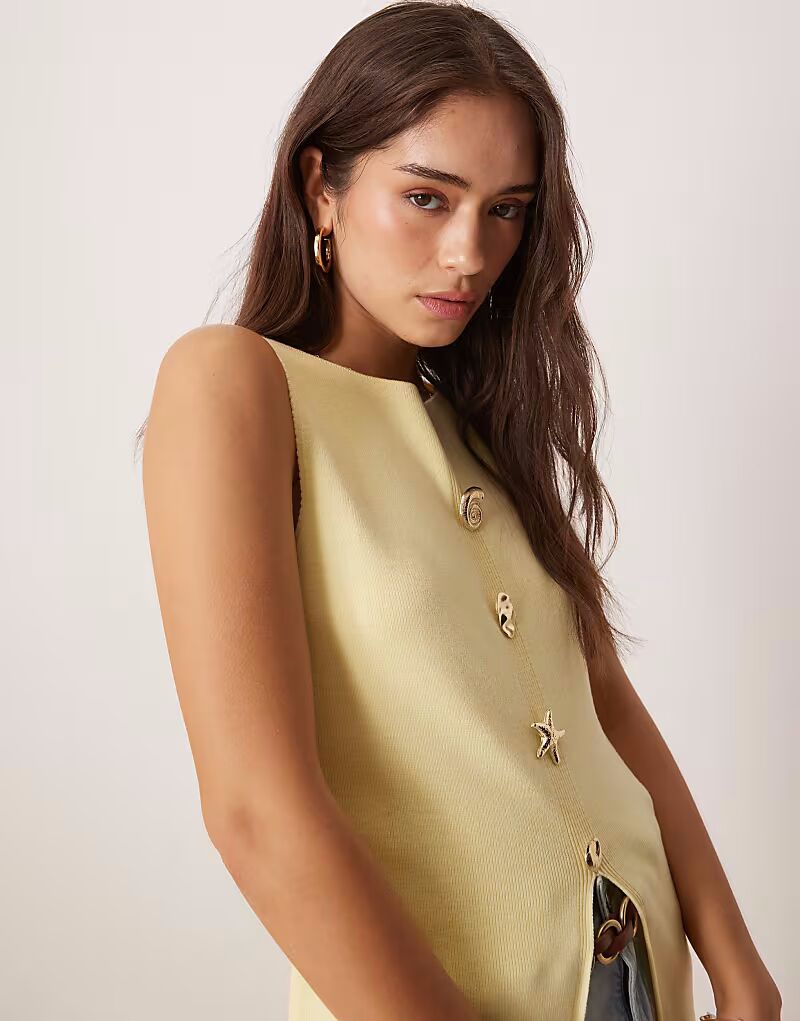 

Жилет с косым вырезом и несколькими пуговицами ASOS DESIGN цвета пахты