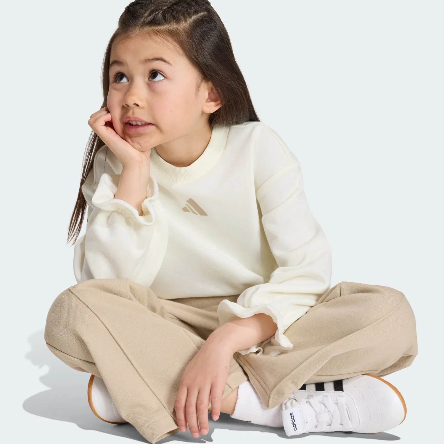 Спортивный костюм Adidas Sportswear Seasonals в темно-бежевом и белом цветах — фото 4